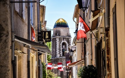 Narrow and colorful street in Old Nice