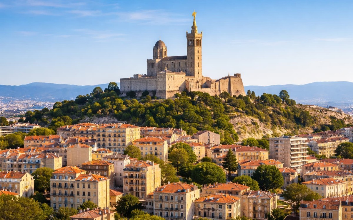 Private VTC chauffeur in Marseille – ride to Notre-Dame de la Garde