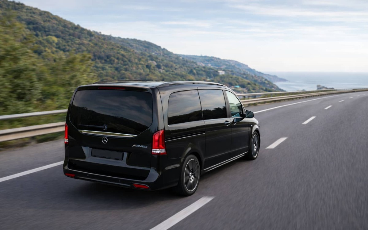 Long-distance premium van transfer between Nice and Barcelona